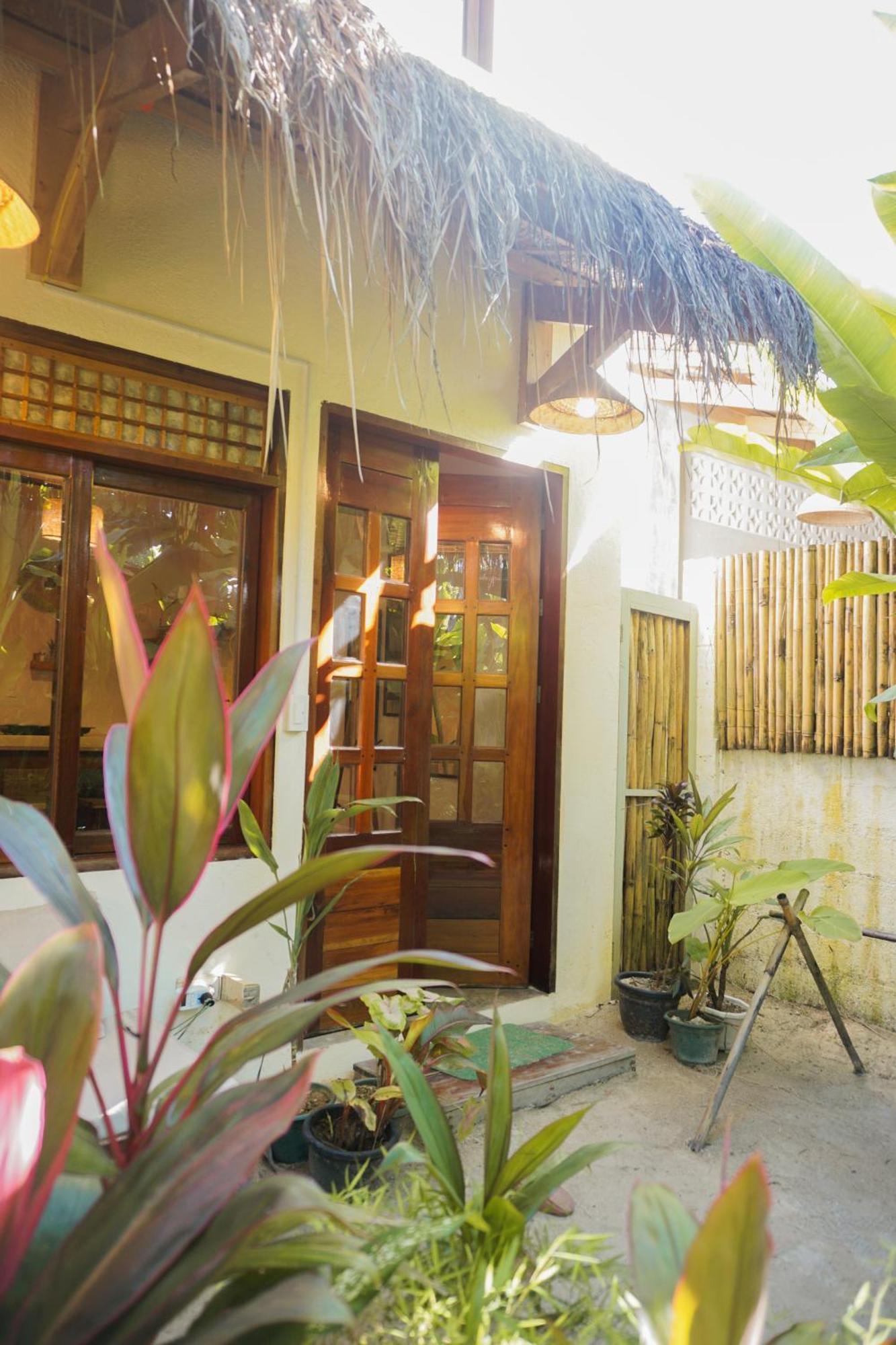Greenhouse Siargao Roadside Boutique Apartments General Luna  Eksteriør billede